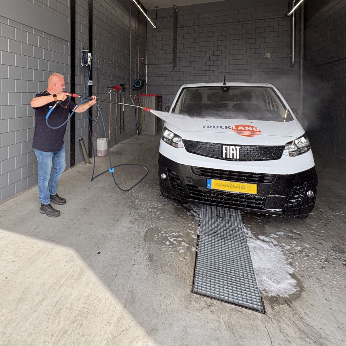 Reiniging bij Truckland