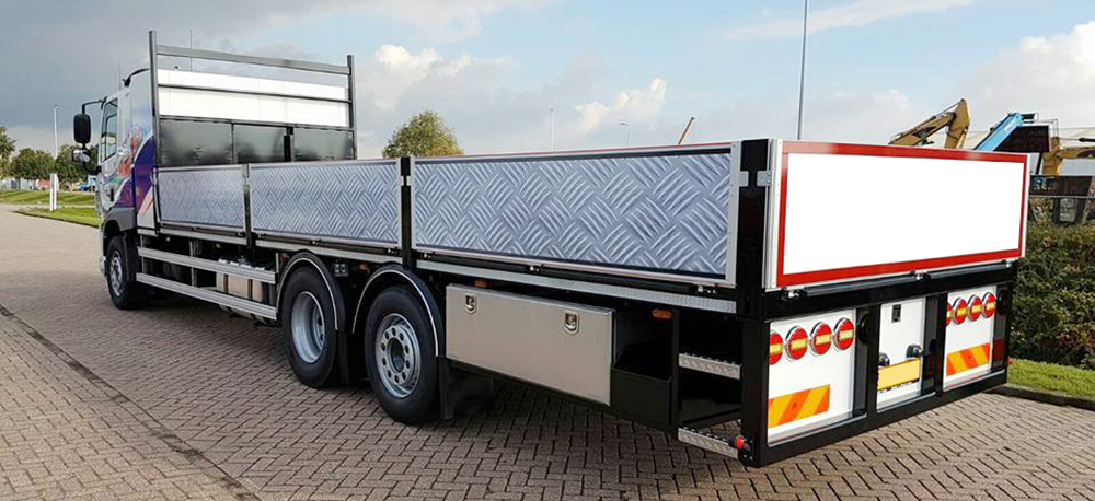 Zijborden op maat voor een efficiëntere carrosseriebouw